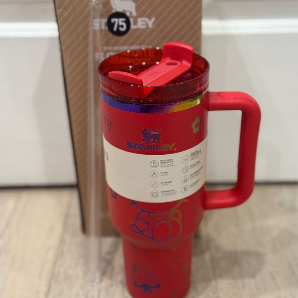 Stanley x Hello Kitty Limited Edt Cherry Red Hologram Flowstate 40oz Quencher - Picture 5 of 8
